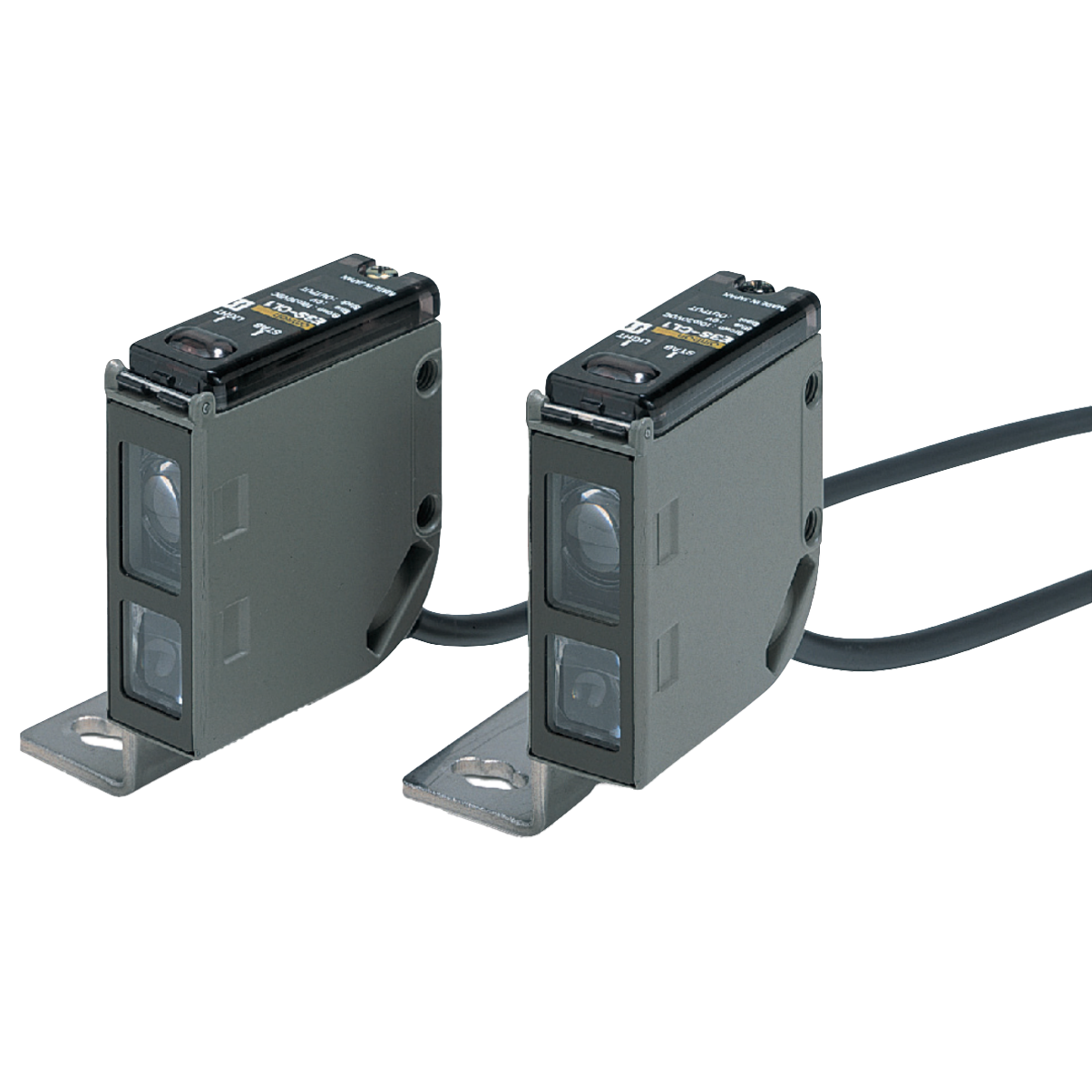 Cảm biến quang điện có thể thiết lập khoảng cách với vỏ kim loại Omron E3S-CL